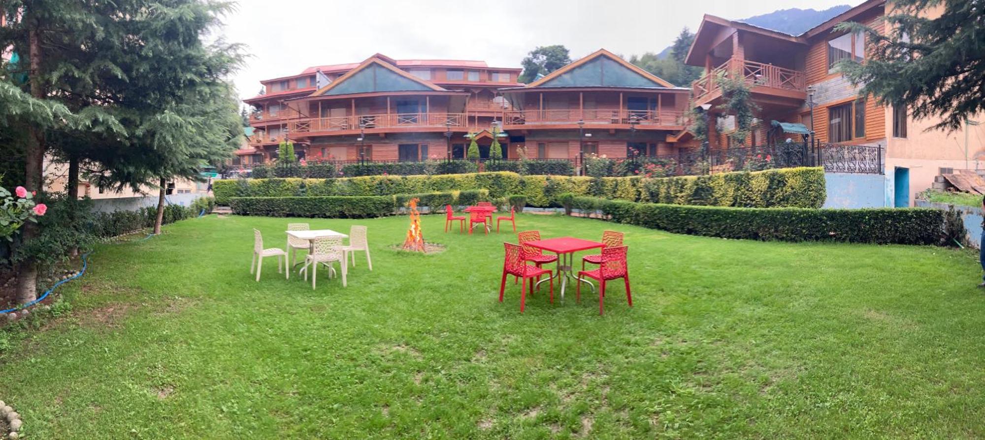 Hotel The North Wind In City Center, Manali Eksteriør billede