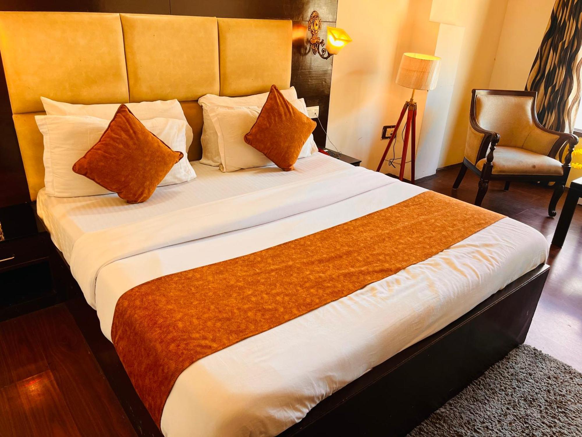 Hotel The North Wind In City Center, Manali Eksteriør billede