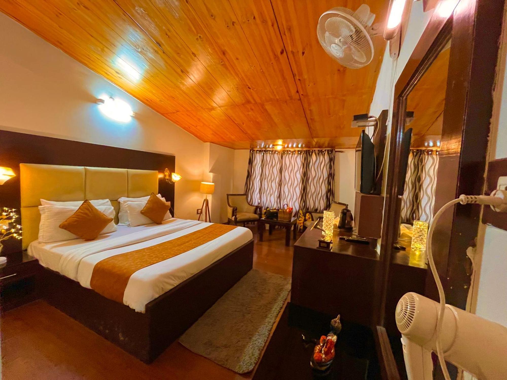 Hotel The North Wind In City Center, Manali Eksteriør billede