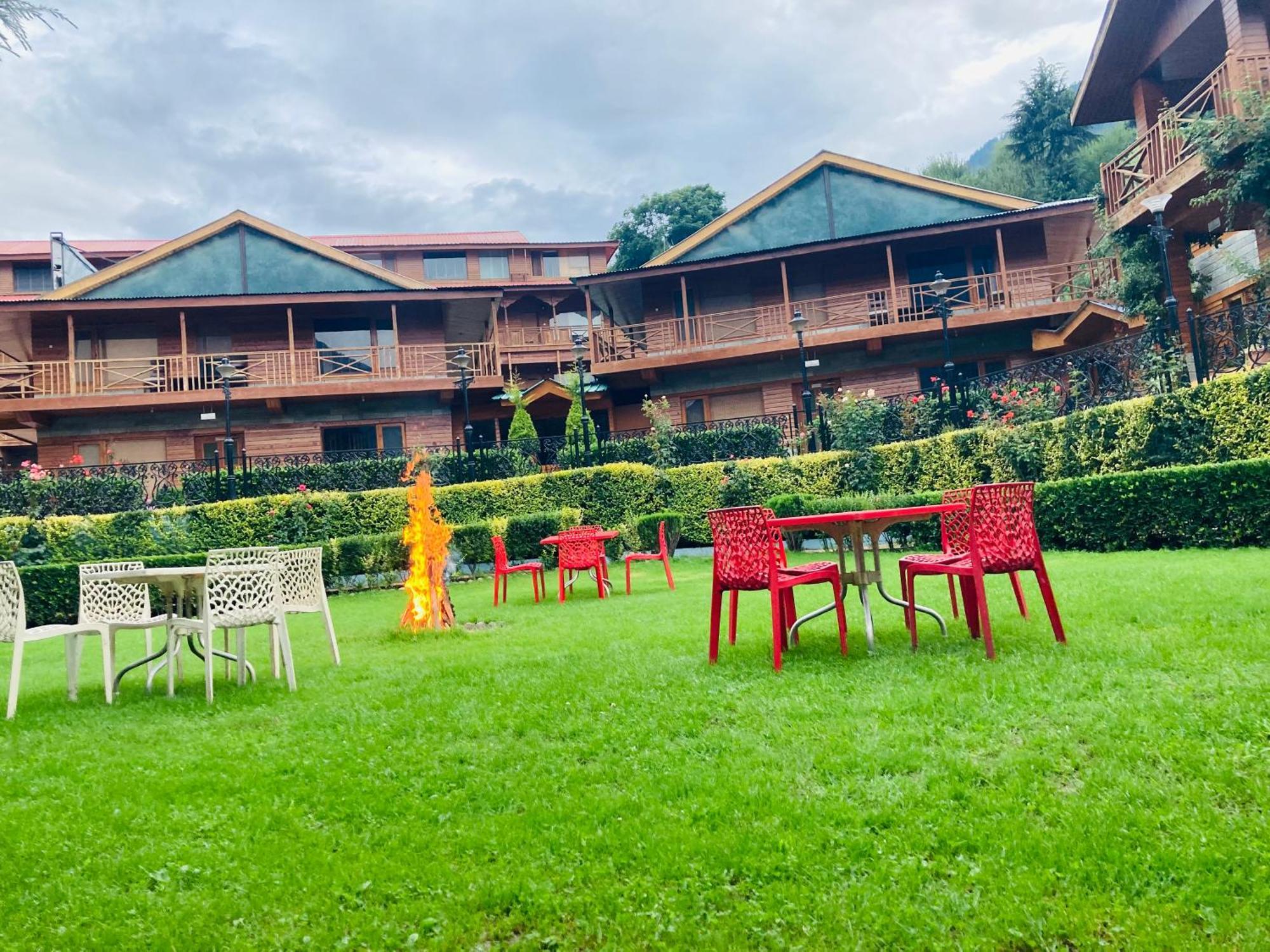 Hotel The North Wind In City Center, Manali Eksteriør billede