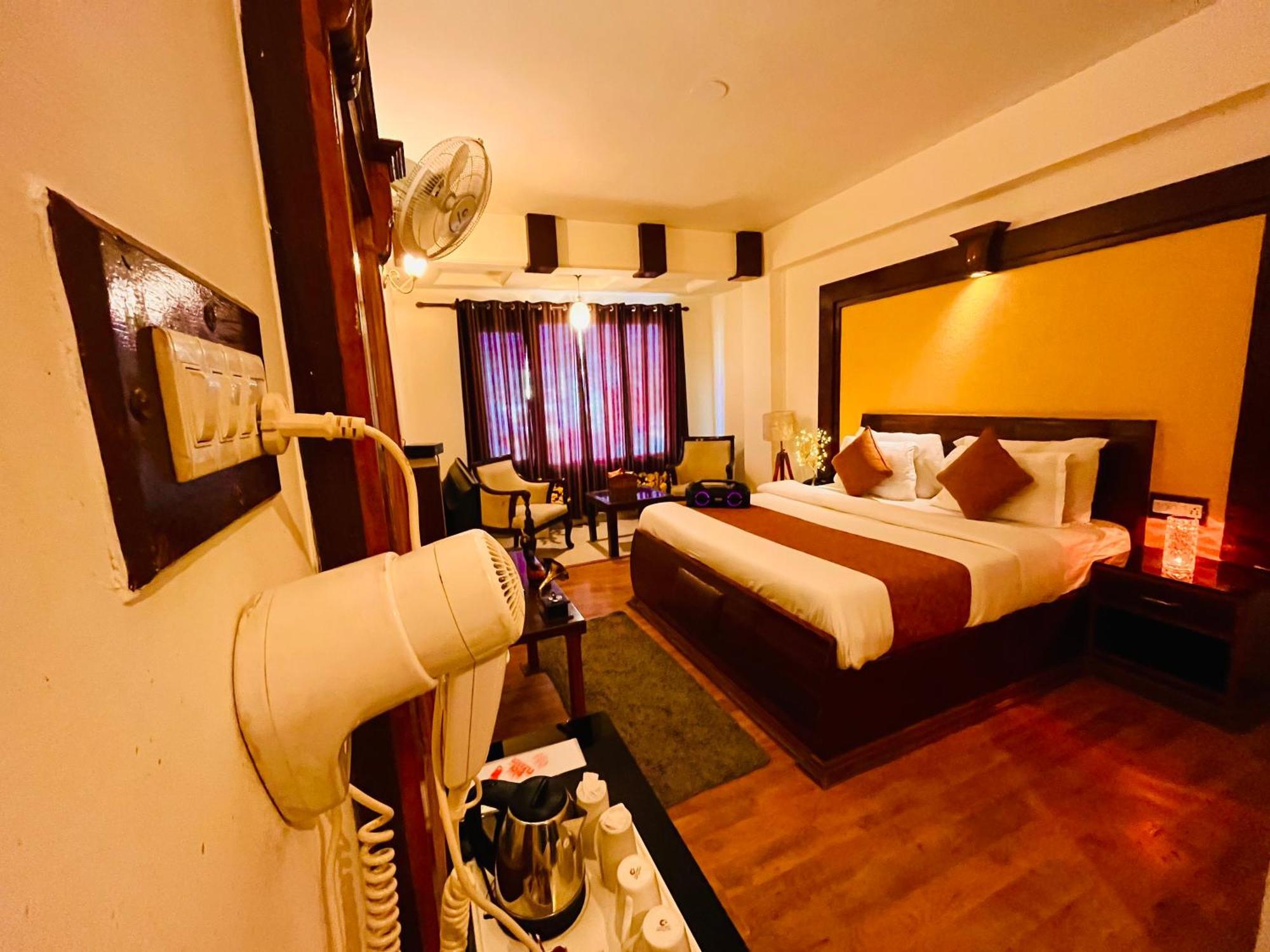 Hotel The North Wind In City Center, Manali Eksteriør billede