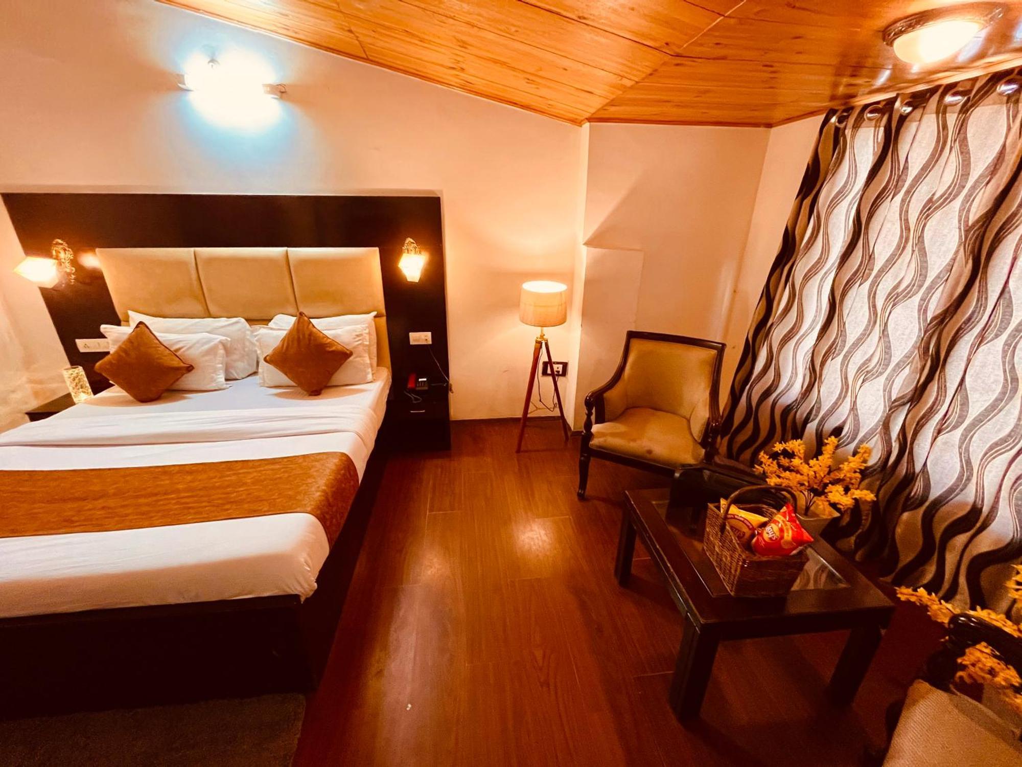 Hotel The North Wind In City Center, Manali Eksteriør billede
