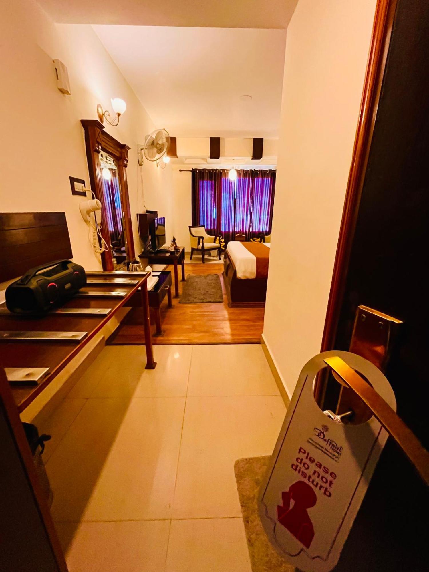 Hotel The North Wind In City Center, Manali Eksteriør billede